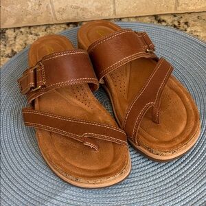 Clarks Tan Brown Leather Slide Slip-On Buckle Sandals with Contrast Stitching